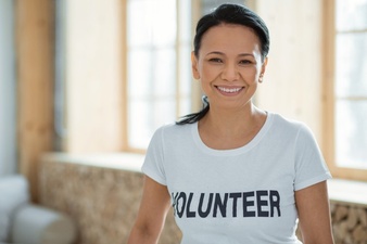 service-learning-happy-optimistic-female-volunteer-posing-blurred-background-grinning-while-gazing-camera_259150-26289 service-learning-happy-optimistic-female-volunteer-posing-blurred-background-grinning-while-gazing-camera_259150-26289