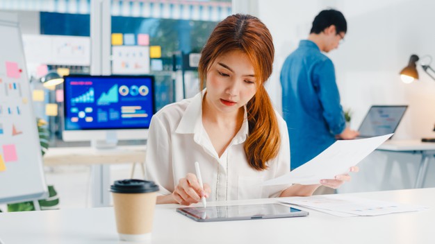 successful-executive-asia-young-businesswoman-smart-casual-wear-drawing-writing-using-pen-with-digital-tablet-computer-thinking-inspiration-search-ideas-working-process-modern-home-office_7861-2543 successful-executive-asia-young-businesswoman-smart-casual-wear-drawing-writing-using-pen-with-digital-tablet-computer-thinking-inspiration-search-ideas-working-process-modern-home-office_7861-2543